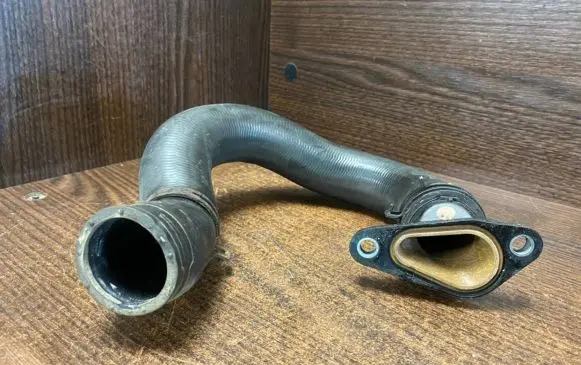 Volkswagen Crafter Engine coolant pipe/hose 076121063E