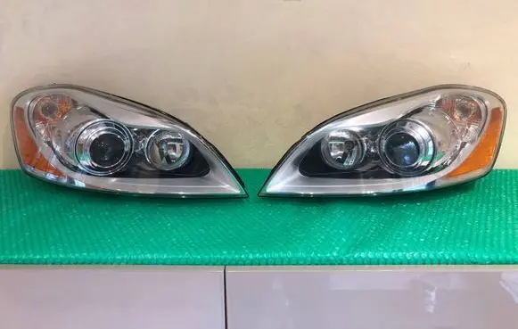 Volvo XC60 Headlights/headlamps set 31420680 89907451 31420679