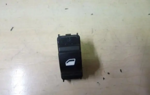 Peugeot 308 Electric window control switch 96762292ZD I1693