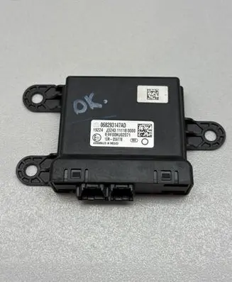 Chrysler Pacifica Gateway control module 068293147AD J3243111180000