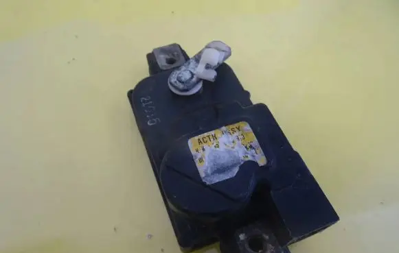 Hyundai Lantra I Air flap motor/actuator 21015