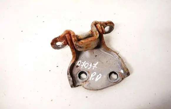 Honda CR-V Front door upper hinge