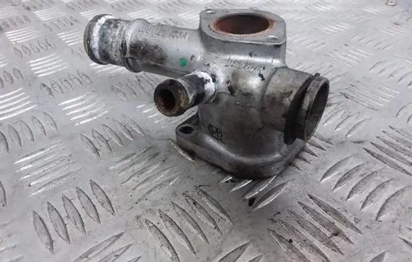 Audi A4 S4 B5 8D Engine coolant pipe/hose 038121133A