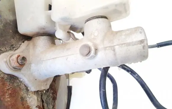 Master brake cylinder