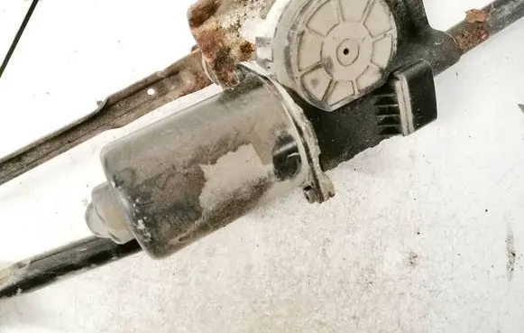Hyundai Tiburon Wiper motor