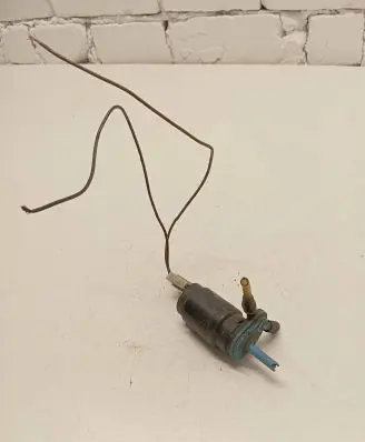 Volkswagen Transporter - Caravelle T4 Windscreen/windshield washer pump 333955651