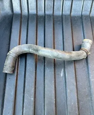 Coolant pipe/hose