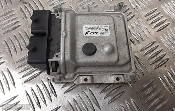 Fiat 500L Engine control unit/module 0261s07817 55253697