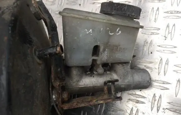Mazda 626 Master brake cylinder