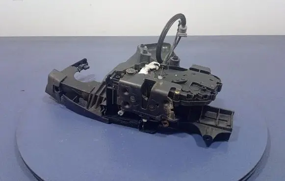Volvo V50 Front door lock 30699154