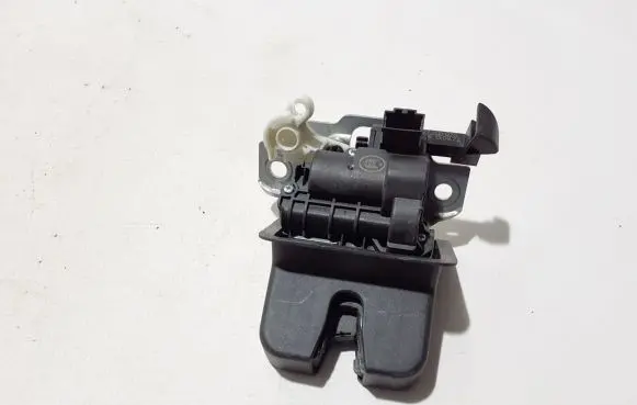 Loading door lock