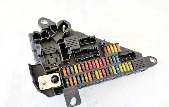 BMW 5 E60 E61 Fuse box set 913883001 9138830-01