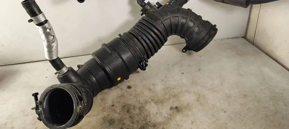 Air intake hose/pipe