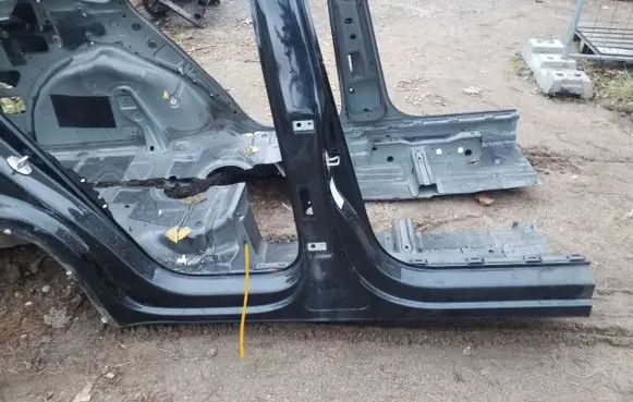Volkswagen Tiguan Pillar (middle) 