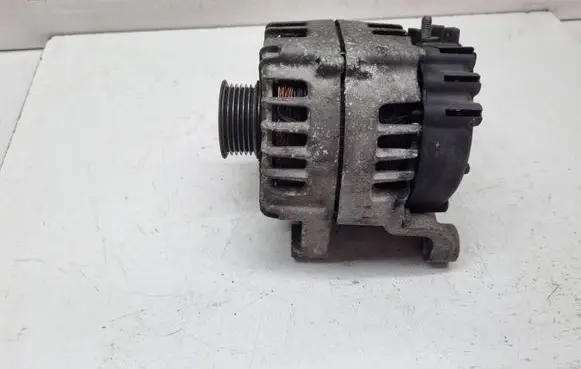 BMW 3 E92 E93 Generator/alternator 7802261