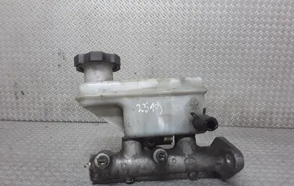 Master brake cylinder