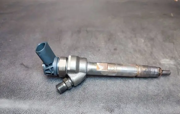 BMW 3 F30 F35 F31 Fuel injector 0445110617