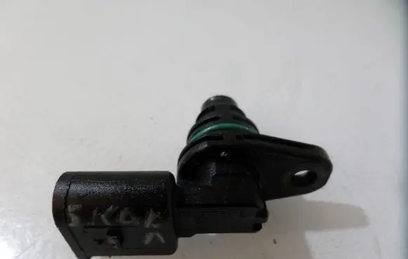 Skoda Octavia Mk2 (1Z) Camshaft position sensor 030907601F