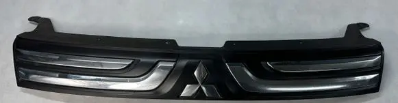 Mitsubishi Outlander Front bumper upper radiator grill 7405A743