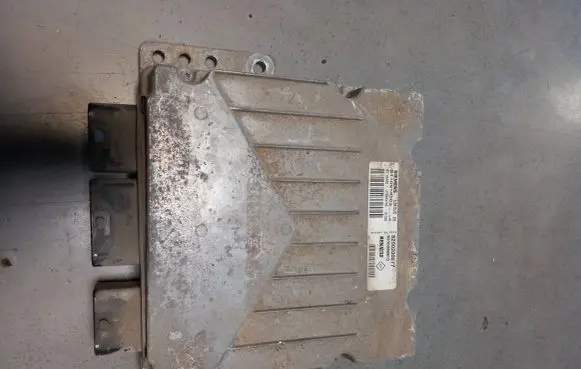 Renault Laguna II Engine control unit/module 8200200577