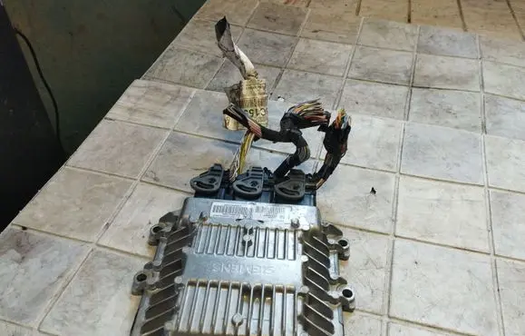 Peugeot 407 Engine control unit/module SW9662272880 5WS40264F
