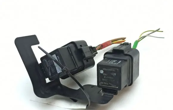 Jaguar XJ X300 Relay mounting block LNA6706AA LNA6710AA