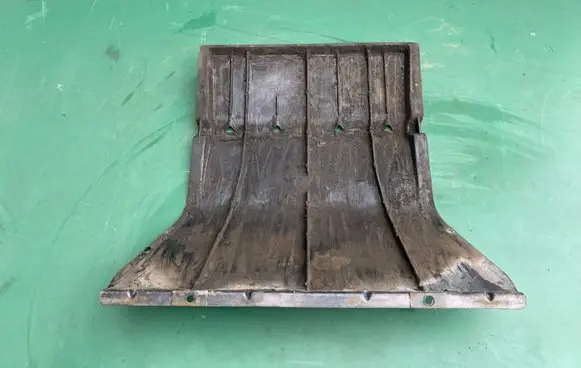 Iveco Daily 3rd gen Engine splash shield/under tray 500327275
