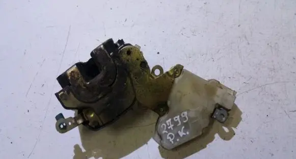 Mitsubishi Carisma Front door lock 8055261U66 89-A542