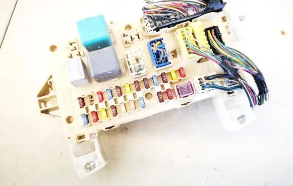 Toyota Corolla Verso AR10 Fuse box set 892210f010 89221-0f010