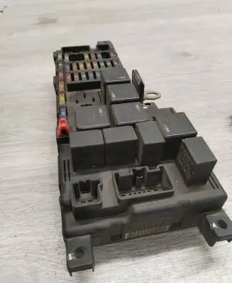 Volvo XC90 Fuse module 518827019