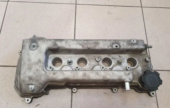 Toyota Corolla Verso AR10 Rocker cam cover 