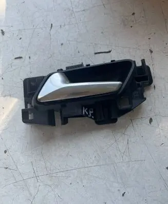 Opel Astra L Front door interior handle 98201553