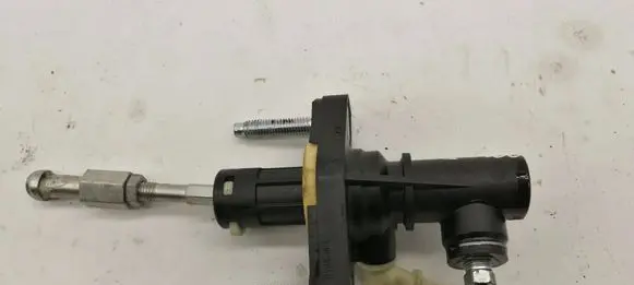 Clutch slave cylinder