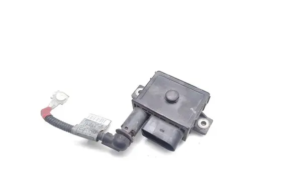 BMW 3 E46 Glow plug pre-heat relay 7786821 052212010 778682106