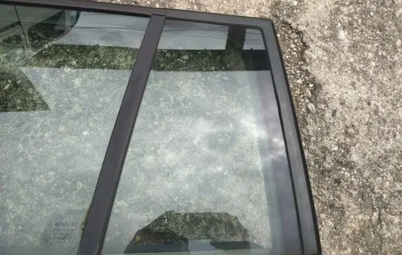 Renault Megane II Rear vent window glass 