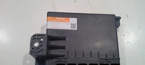 Toyota Prius (XW30) Engine control unit/module 88650-47320