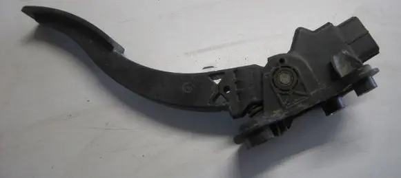 Mitsubishi Outlander Accelerator throttle pedal MN101544