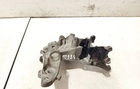 Peugeot Partner Engine mounting bracket 9684613880