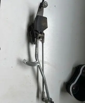 Front wiper linkage and motor