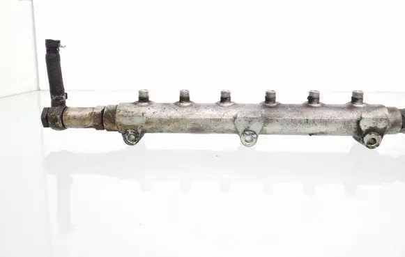 Volvo V70 Fuel main line pipe 8658252 0445215010
