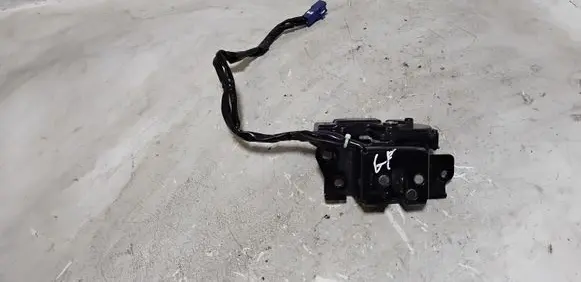 Lexus CT 200H Loading door lock 