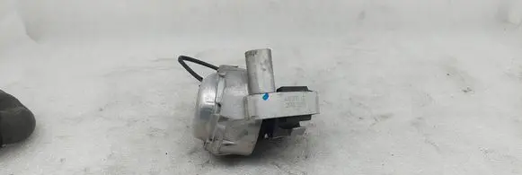 Engine mount bracket