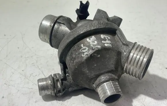 Thermostat/thermostat housing