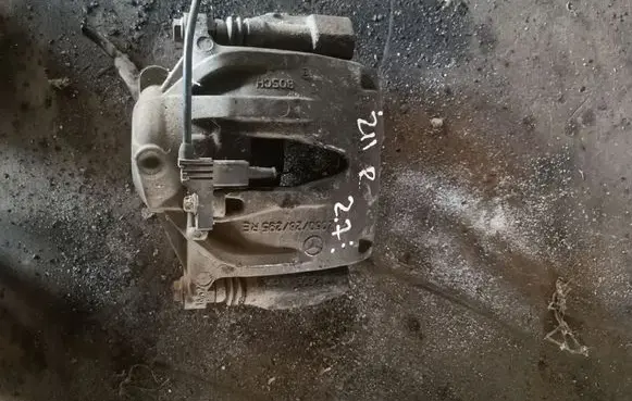 Mercedes-Benz E W211 Front brake caliper