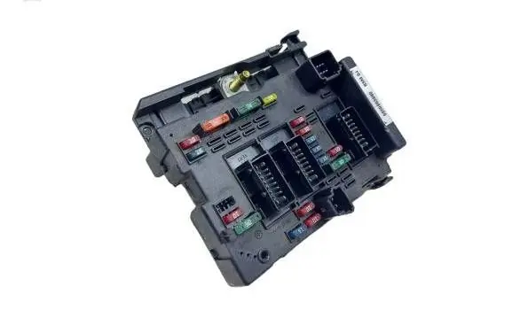 Peugeot 307 Fuse module 9650663980KASACJ 9650663980