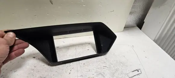 Radio/GPS head unit trim