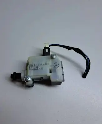 Mercedes-Benz E W211 Central locking motor A322902 806602