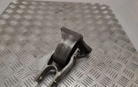 Volvo XC90 Engine mount bracket 31339951