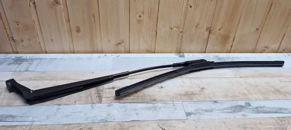 Opel Zafira B Front wiper blade arm 13145564