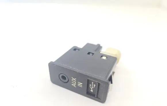 BMW 5 F10 F11 AUX in-socket connector 9189175